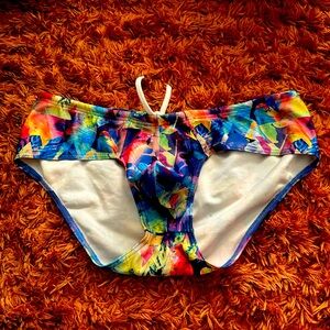 Large size Cocksox brand Men’s swimwear. Lightly used, very good condition!